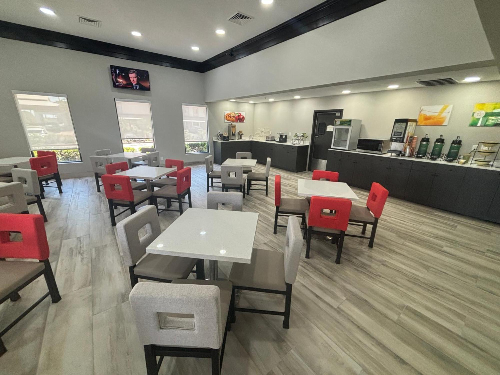Quality Inn & Suites At Airport Blvd I-65 Mobile Exteriér fotografie