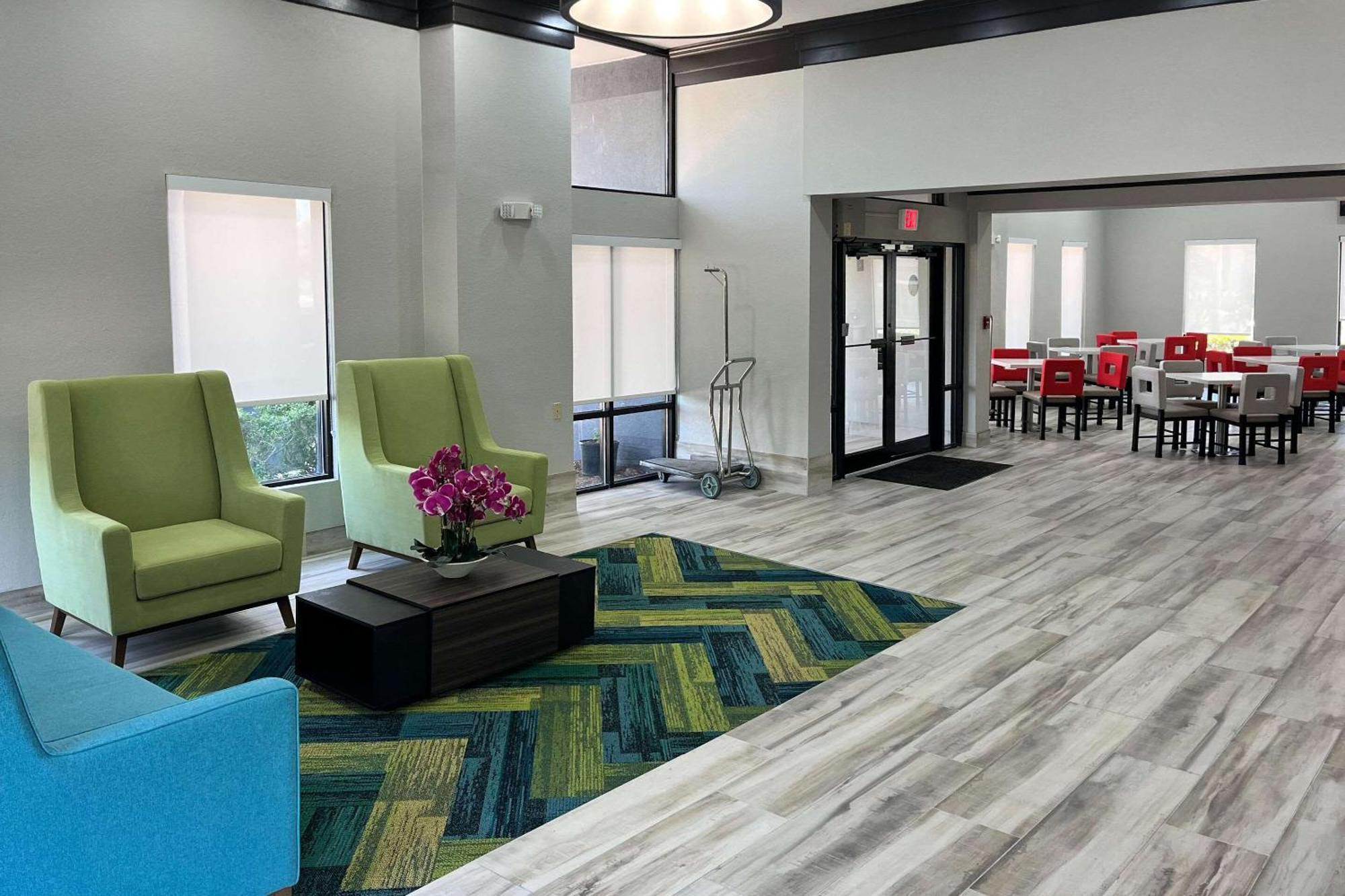 Quality Inn & Suites At Airport Blvd I-65 Mobile Exteriér fotografie